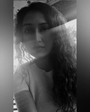 Bhumi Rajgor Instagram - Beam of light in darkness
.
.
.
#blackandwhite #bnw #vintage #oldsoul #lightandshadow