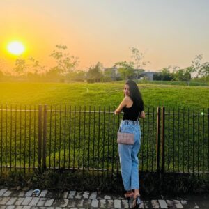 Bhumika Barot Instagram - 🌞 🪴 🖤