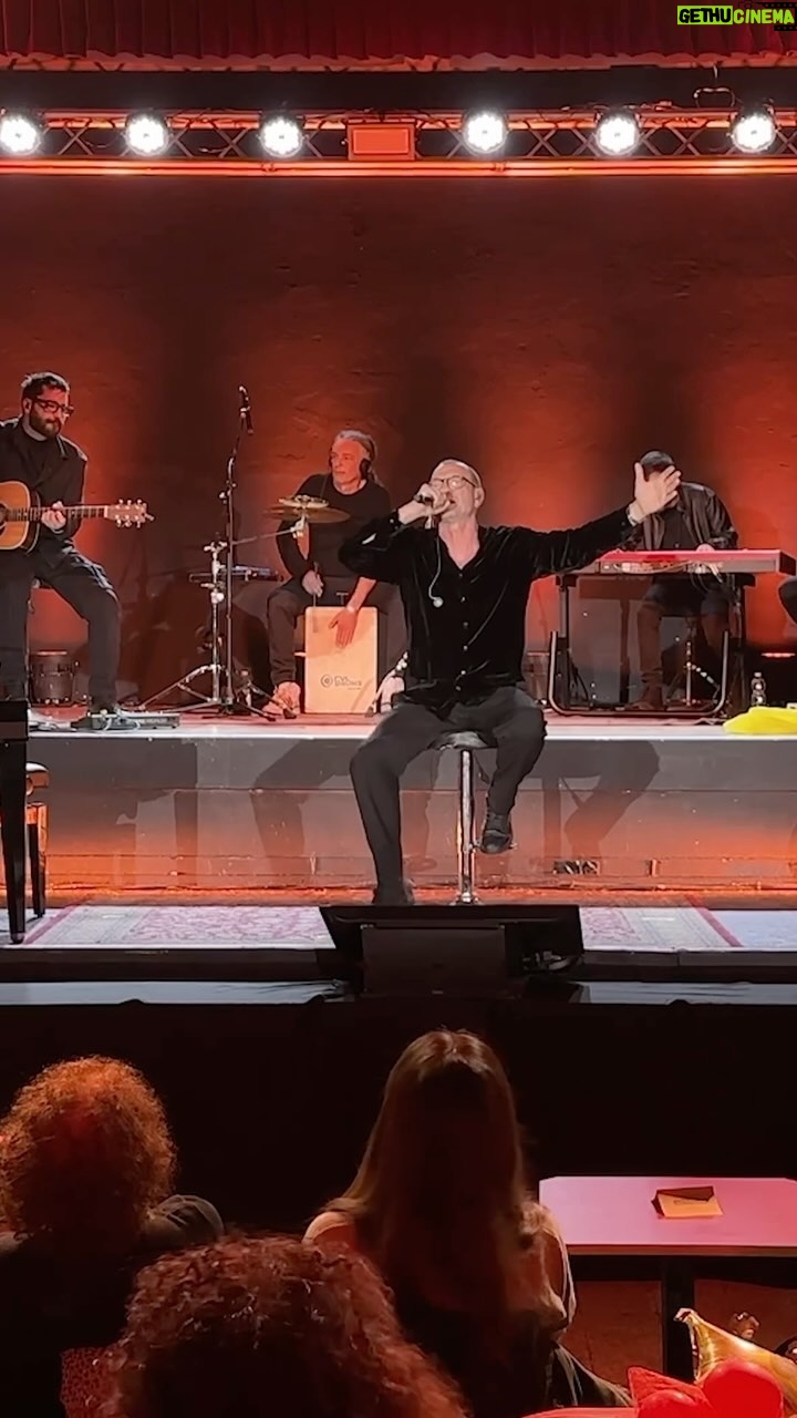 Biagio Antonacci - 22.8K Likes - È un messaggio per te
Sto chiamandoti
Sto cercandoti
Sono solo e lo sai
È un messaggio per te
Sto inventandoti
Prima che cambi luna
E che sia primavera
Su YouTube il video integrale della presentazione del mio ultimo album L’inizio all’Arci Bellezza di Milano