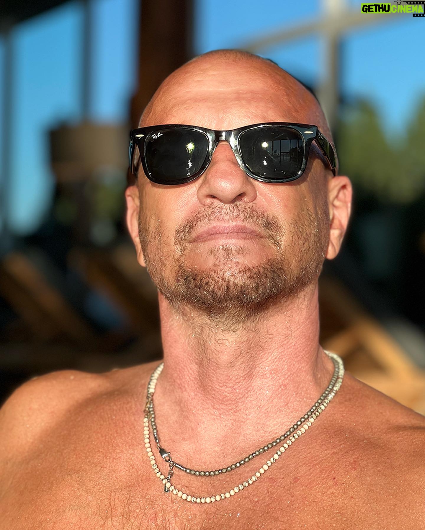 Biagio Antonacci - 23.9K Likes - L’idea del tempo
Spaventa perché passa, ma spaventa anche perché resta solo …
Quello che resta.
Ci vediamo venerdì 15 settembre all’Arena di Verona per il @timmusicawardsofficial_ !
#TimMusicAwards #vivilavventura
