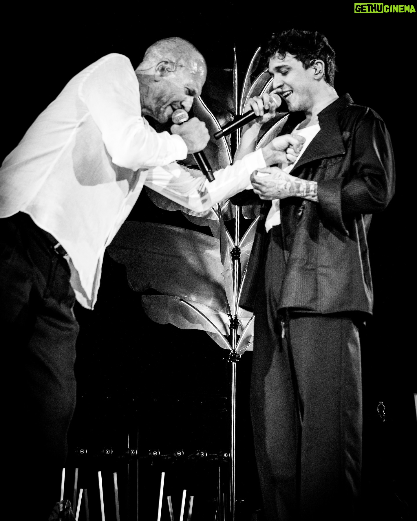Biagio Antonacci - 28K Likes - Che sballo Roma ❤️
Grazie a @tananaimusica e @sonogiorgiopoi per aver condiviso il palco con me per alcuni brani... stasera si replica! 🚀
#FUNZIONASOLOSESTIAMOINSIEME