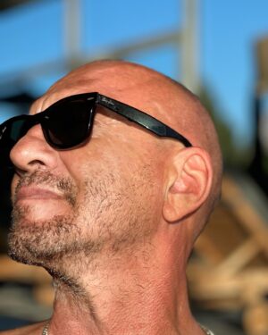 Biagio Antonacci Instagram - L’idea del tempo
Spaventa perché passa, ma spaventa anche perché resta solo …
Quello che resta.

Ci vediamo venerdì 15 settembre all’Arena di Verona per il @timmusicawardsofficial_ !

#TimMusicAwards #vivilavventura