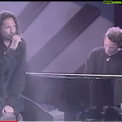 Biagio Antonacci - 19.3K Likes - Quando si scrive “si vive” … a volte prima si vive, poi si scrive.
E le storie, sono le storie di tutti
E gli amori … sono gli amori di tutti
E la vita … è la vita che scegli di vivere … a volte la ritrovi nelle canzoni.
A volte basta chiudere gli occhi e viverla.
#BiagioAntonacci #SeÈVeroCheCiSei #VotaLaVoce @albaparietti @fabio.coppini