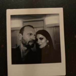 Biagio Antonacci Instagram - Ci sono anime che incontri nella vita, alcune le smarrisci, anche per colpa tua.
Alcune le percepisci sempre in qualsiasi spazio.
Poche galleggiano sempre e ti proteggono nei dubbi e nelle certezze. 
Di Laura non posso farne a meno. 
Auguri mia dolce stella 
Tuo B.

@laurapausini