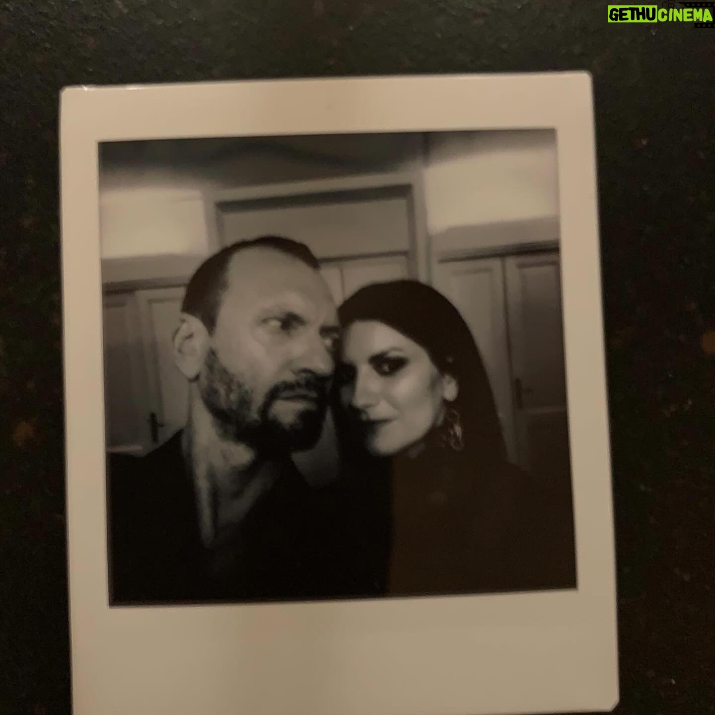 Biagio Antonacci - 78.6K Likes - Ci sono anime che incontri nella vita, alcune le smarrisci, anche per colpa tua.
Alcune le percepisci sempre in qualsiasi spazio.
Poche galleggiano sempre e ti proteggono nei dubbi e nelle certezze.
Di Laura non posso farne a meno.
Auguri mia dolce stella
Tuo B.
@laurapausini