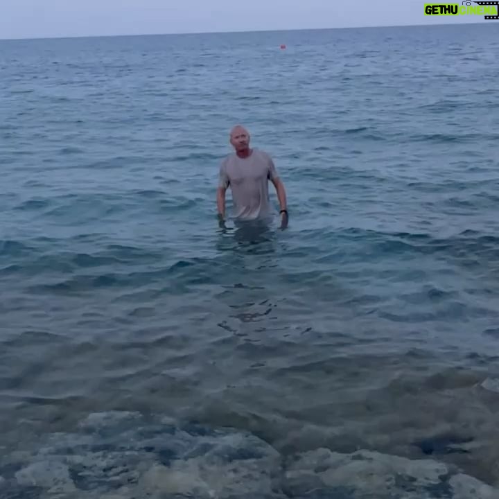 Biagio Antonacci - 27.7K Likes - Vi auguro idee inaspettate e caldi Ferragosti💥