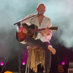 Biagio Antonacci Instagram - Felice di suonare ancora, di esserci per stare insieme. 
Siamo una cosa sola su quel palco … una cosa sola.

Biglietti disponibili su ticketone.it (link in Bio)