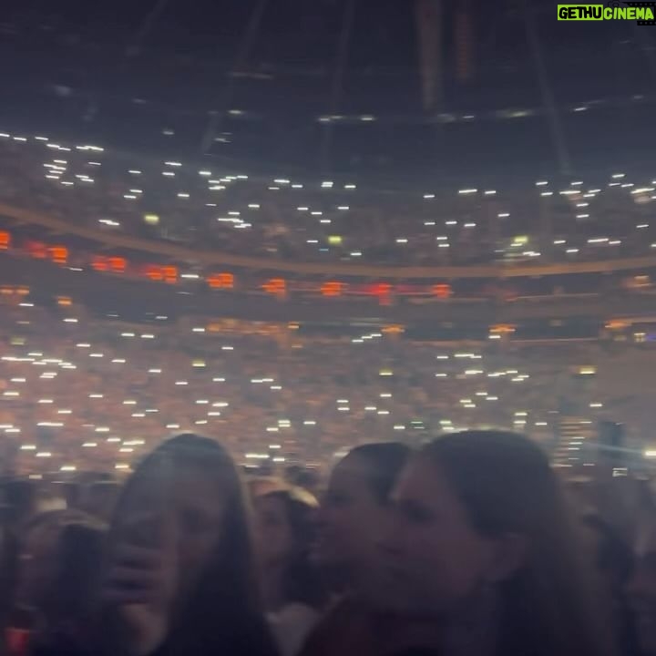 Bianca Cristovao - 5.8K Likes - Words can’t describe the vibe of this epic night @bennycristo concert @o2arenapraha
Proud sister 😭 ❤️ #bestconcertever