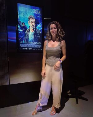 Bianca Muller Instagram - Aniversário com pré-estreia do filme @ohomemcordial !!! Filme necessário, que te dá um nó no estômago e te faz repensar várias coisas na vida. Assistam dia 11 de maio nos cinemas!
Parabéns @iberecarvalho e toda equipe! @miklospaulo sensacional na pele do Aurélio. Elenco todo primoroso. Estética combinando perfeitamente com a proposta do filme. Bonito! Parabéns!!! Viva o cinema nacional!!!

#preestreia #ohomemcordial #schutz #animale #indexacessoria #cinemanacional