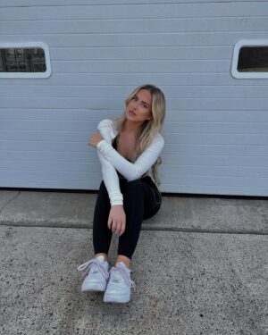 Bianca Pilon Instagram - cute new activewear >>>
@rudsak