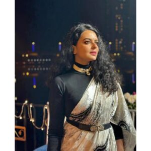 Bidita Bag Instagram - দর্শনার বিয়েতে বাগদেবীর সাজ! 🥰
Mobile photos: @pujakulay😘
Saree: Senior Bagdevi... Lipi Bag

#weddingdiaries #bengaliwedding #biditabag #darshanabanik #darshanasaurav