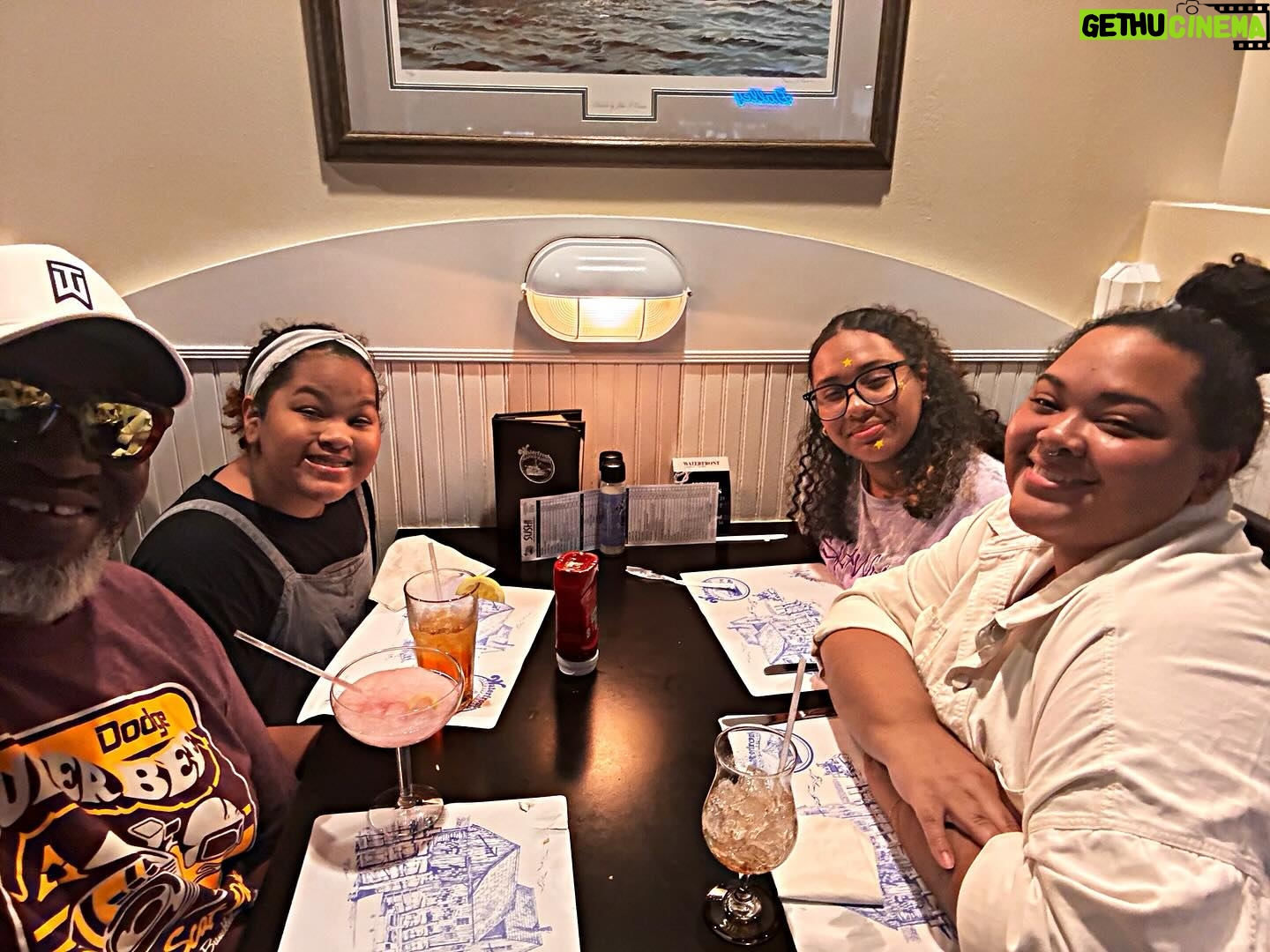 Big Moe Cason - 288 Likes - Lunch with some of my daughters āš¾šš¾š #familytime #fatherdaughters