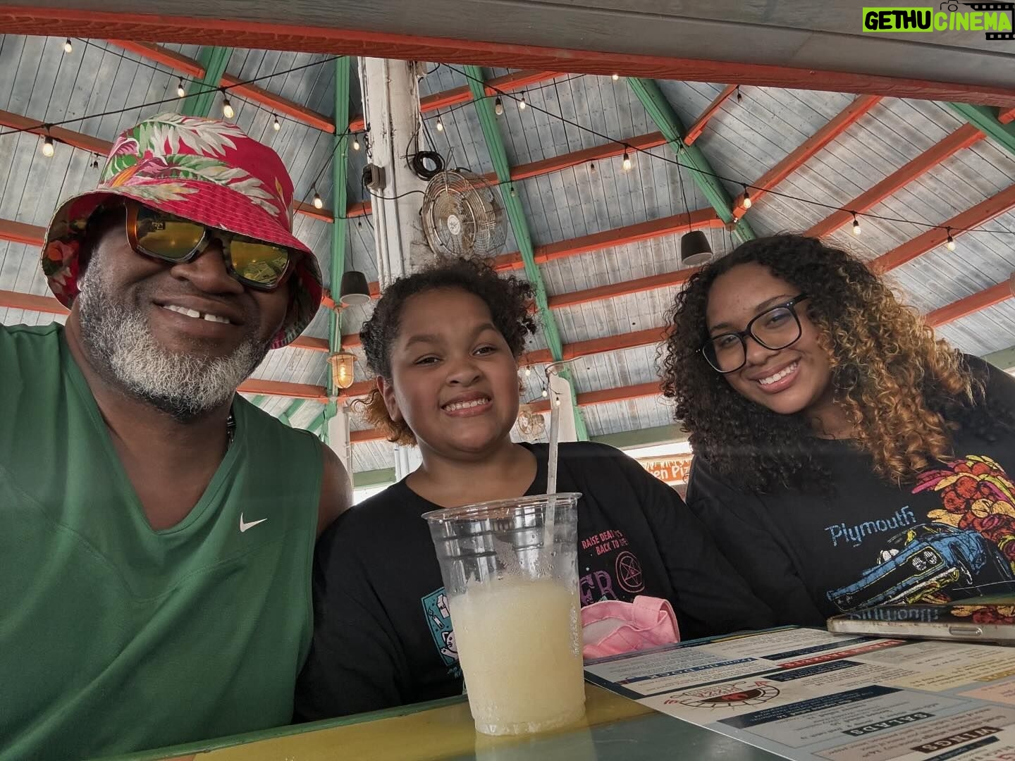 Big Moe Cason - 286 Likes - Pops and his daughters kicking it family time!