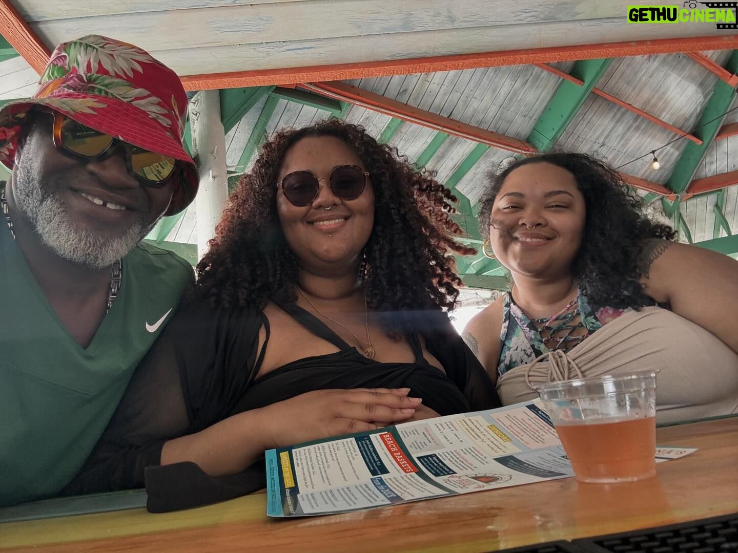 Big Moe Cason - 286 Likes - Pops and his daughters kicking it family time!