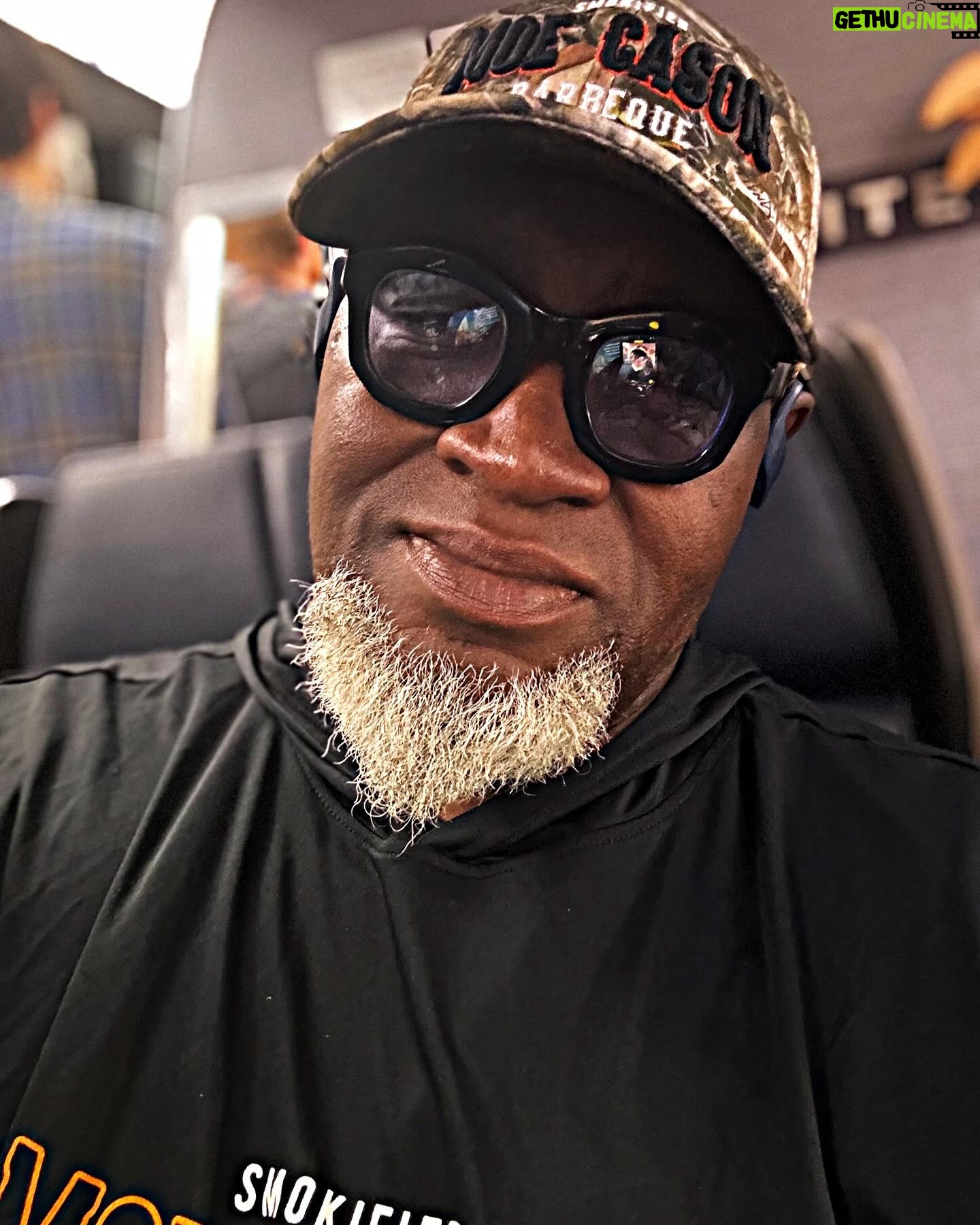 Big Moe Cason - 404 Likes - Happy Thursday wheels up on my way to Coos Bay Oregon to do cookbook signing and meet & greet this weekend at @millcasino šš¾šŗšøšÆš„š«” #bbq #bbqfamily #coosbayoregon #pacificnorthwest