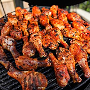 Big Moe Cason Instagram - Had both of my monolith Kamodo grills going cooked bbq chicken for our neighborhood 4th of July block party.🙌🏾🇺🇸🎯🔥 #bbqchicken #flamekissedchicken #moecasonchickenrub #moecasonfishandseafoodrub #4thofjuly #blockparty #515 #iowa #bbq #grilllife #familytime #fatherdaughters @boglinebushcoal #oldschoolbbqchicken