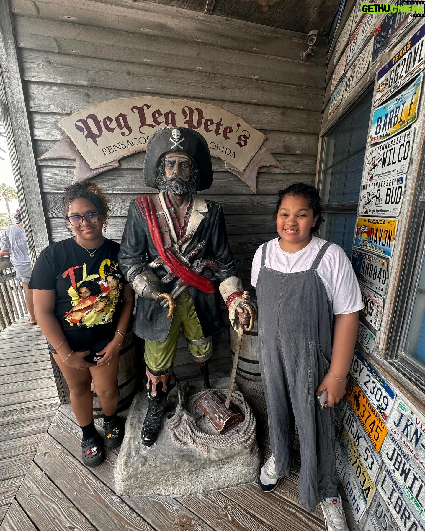 Big Moe Cason - 328 Likes - A late lunch at the Peteās on the beach with my daughters.šš¾šŗšøšÆ @peglegpetes