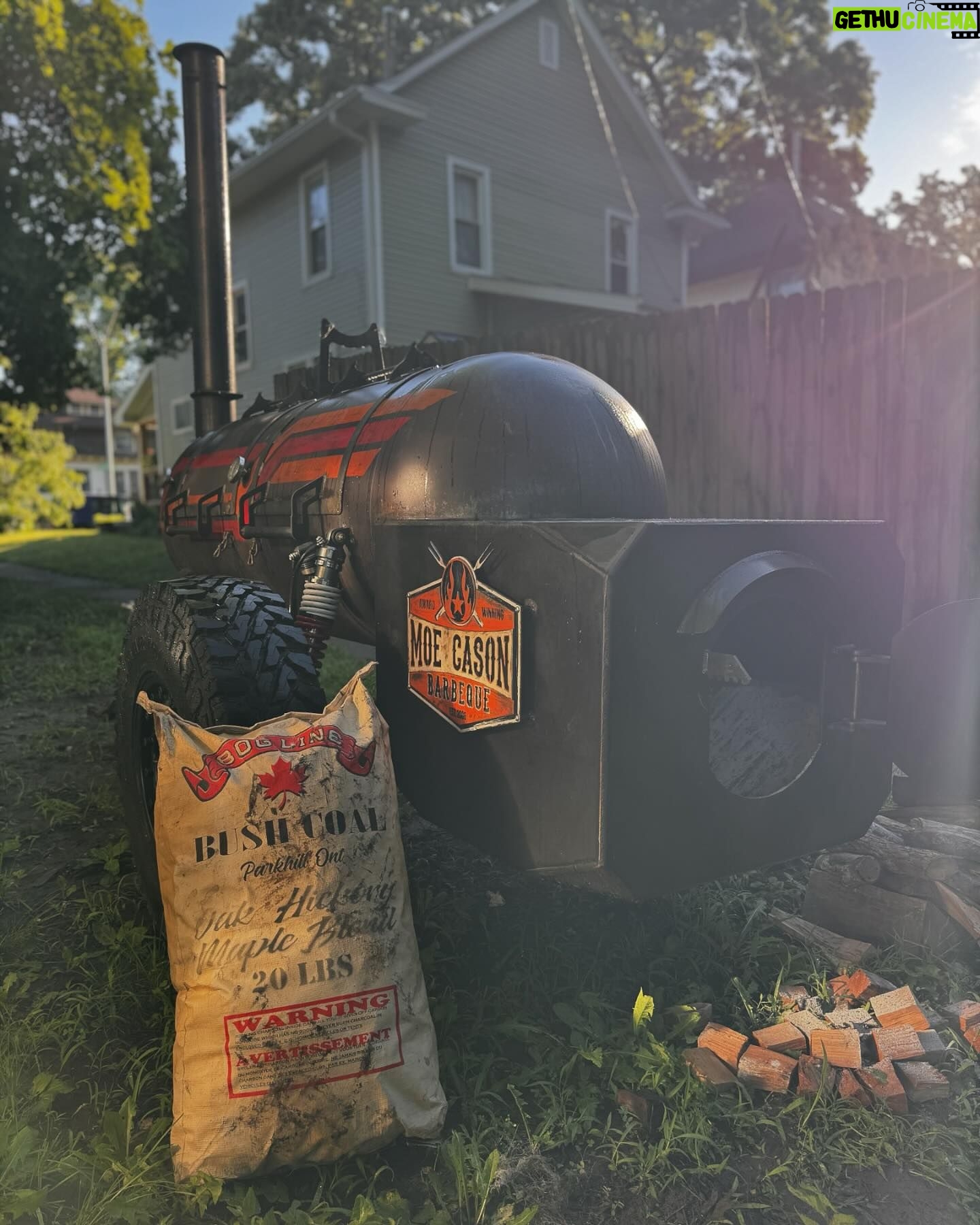 Big Moe Cason - 490 Likes - Beautiful morning and a great day to make some Q!🔥🎯🇺🇸✊🏾 @boglinebushcoal @bog.line #moecasonbbq #bbq #lowandslow #4thofjuly #familytime #cookingforfamilyandfriends @silverfernfarms #lambroast #chickenwings #beefshortribs #bbqfamily