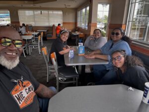 Big Moe Cason Instagram - The Cason squad put it down at the 1st @scheelssports grill fest now it’s time to treat my daughters to Culver’s proud of my girls!✊🏾🎯🇺🇸🔥 ##casonsquad #bbq #bbqfamily #iowa #desmoines