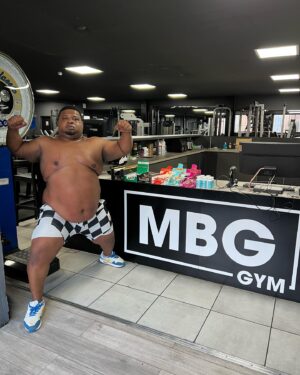 Big Narstie Instagram - #sundayflexchallenge I’m calling out @martynfordofficial @officialaarronlambo @bigblackghanaman @armz_korleone @therock 24 hours to reply loool @musclebasegym WHO WANTS it ❤️⭐️🙏🏿💨🌎💯 #healthylifestyle #bdl #feelgood #selflove