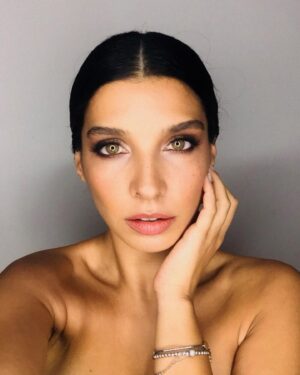 Bihter Delüv Instagram - Make up @cigdemakkus 
Hairstyle @ozlemkorkmaz38