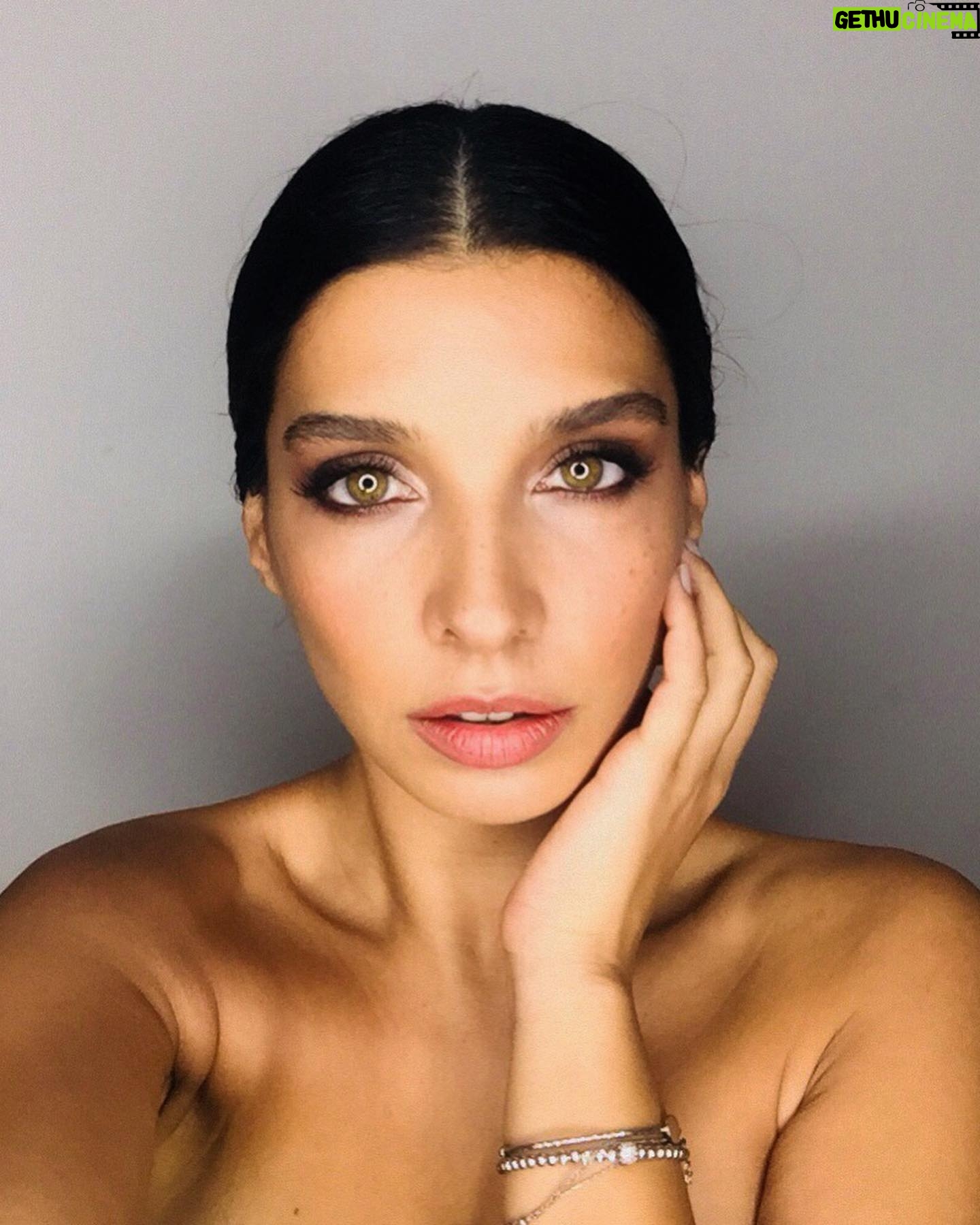 Bihter Delüv - 1.1K Likes - Make up @cigdemakkus
Hairstyle @ozlemkorkmaz38
