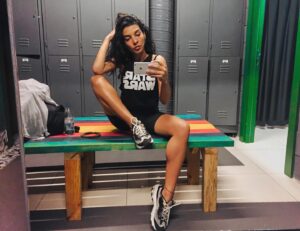 Bihter Delüv Instagram - Aylar sonra ilk defa bi spor salonuna girdim. Başta biraz geriliyosun tabi😕😷