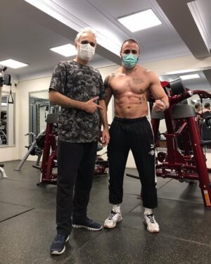 Bijan Banafshekhah Instagram - استاد،مربی،عشق❣️
@yashar_mrn 
@yashar.mrn 
@villavita_gym 
#بیژن_بنفشه_خواه