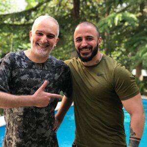 Bijan Banafshekhah Instagram - استاد، مربی، سلطان🔥❤️💪🥊👑⭐️
@yashar.mrn 
@yashar_mrn 
@villavita_gym
پ.ن.یک: آذرماه سال گذشته نودوهشت کیلو بودم، الان شدم هشتاد😊
پ.ن.دو: شصت درصد تغذیه، چهل درصد ورزش و خواب 👍👌
پ.ن.سه: و از همه مهمتر مربی درجه یک 🔥

#بیژن_بنفشه_خواه