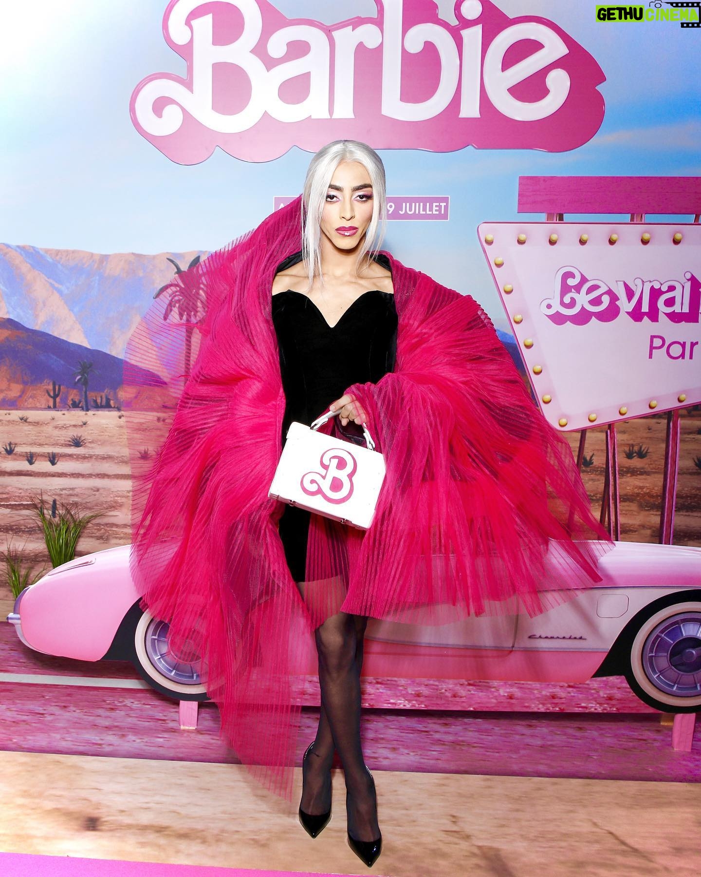 Bilal Hassani - 33.1K Likes - Come on Barbie !
Our take on Barbie’s wonderful world, through to the amazing work of @harris_reed for @ninaricci and @louboutinworld.
Special thanks to @oziasparis for the custom B(arb)ilal bag!
Assisted by @jnrc_
Hair by @dorianjollet
MU by @clotildemakeupartist