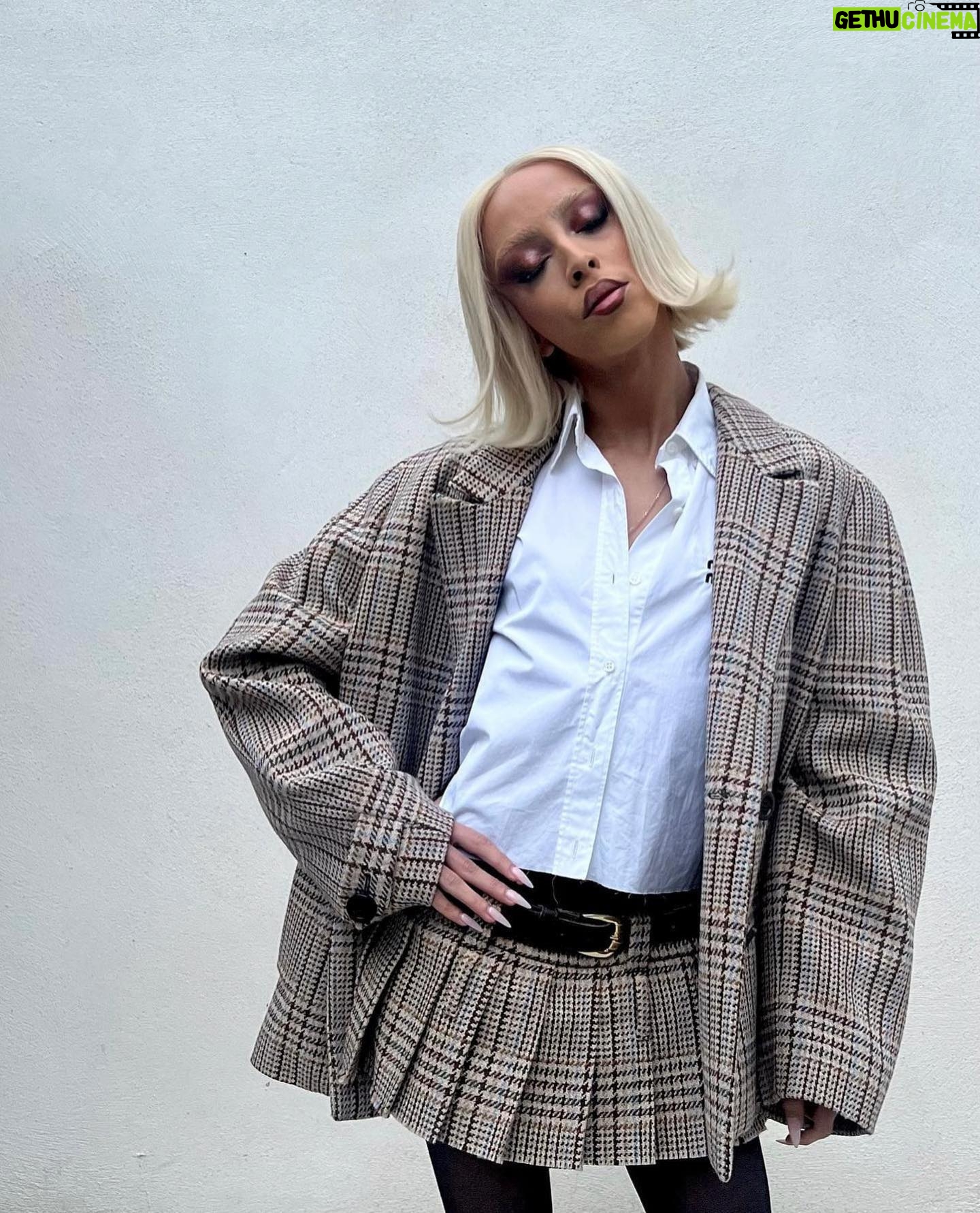 Bilal Hassani - 45.4K Likes - je veux vous remercier pour tous les mots de soutien que je reçois depuis hier, vous m’avez redonné tellement de force.
Le chemin continue, il sera long et éprouvant par moment mais je ne lâcherai pas.
