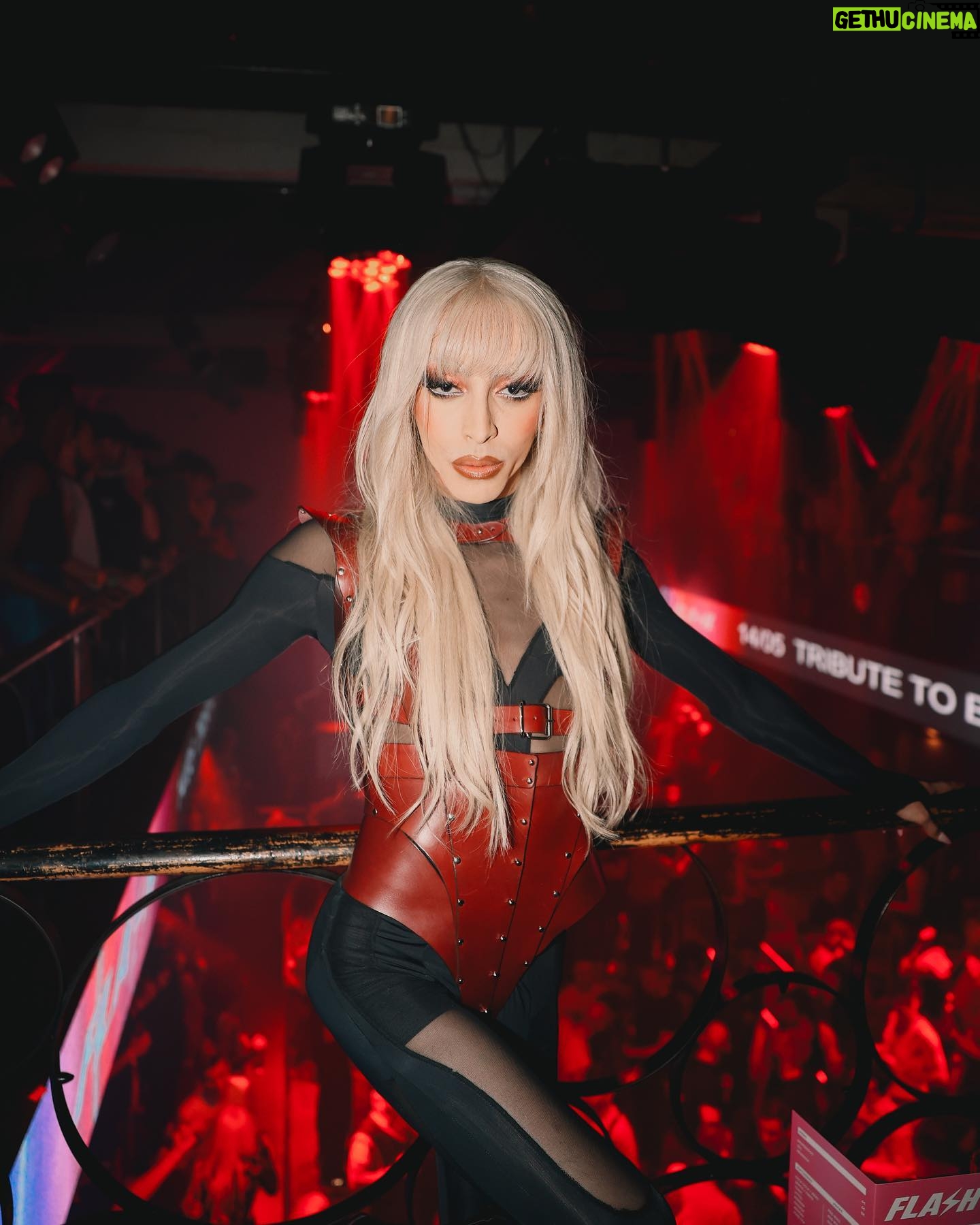 Bilal Hassani - 19.2K Likes - THÉORÈME IS GOING LIIIIIIVE!!!!
Are you coming?
Tour was kicked off last night and I’m so happy to finally sing for you all ♥️
Merci la Belgique 🇧🇪 et merci la @flash_brussels pour l’accueil !
Incredible outfit by @ichor_creation
