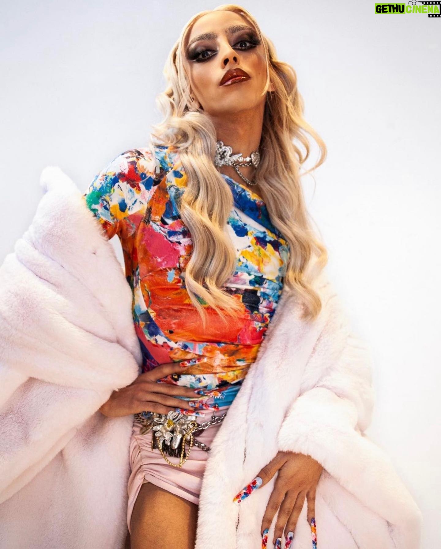 Bilal Hassani - 26.5K Likes - dump pfw and other shenanigans 💌