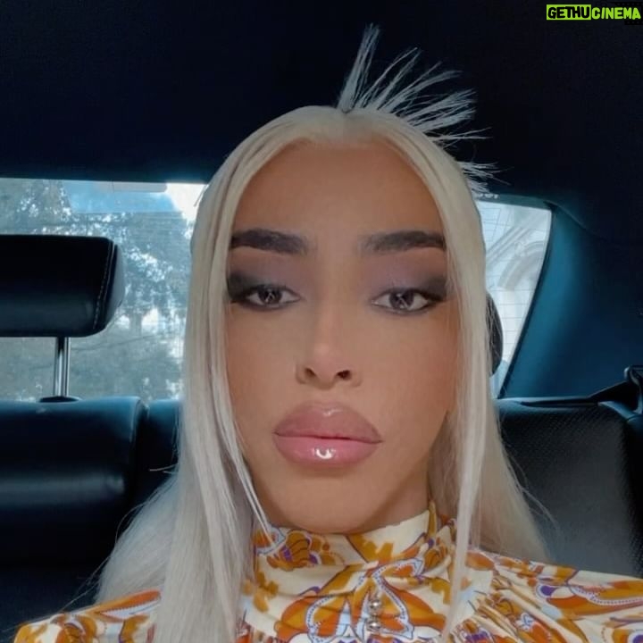 Bilal Hassani - 11.8K Likes - Fashion week - « vestiaire »
📸 @jeremy.melloul