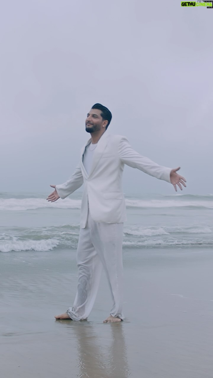Bilal Saeed - 69.4K Likes - #juttandjuliet3 #jemainrabhunda
@diljitdosanjh @jaani777 @neerubajwa
@speedrecords @whitehillmusic
Director @adnanqazi
Wardrobe @humayunalamgirofficial