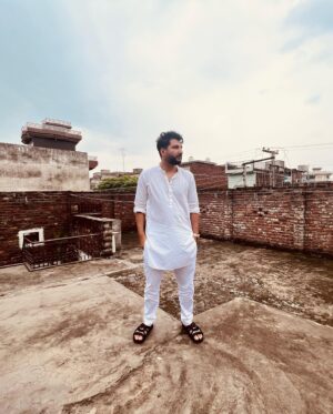 Bilal Saeed Instagram - This is where it all started from! 

#oldhome #sialkot #fatehgarh
