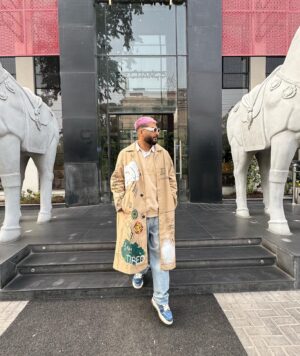 Bilal Saeed Instagram - Kyoun k pehli mulaqat jese koi bahana hai 
Jo ho raha woh guzra Zamana hai 
#dejavu 🧥 @officialbarood