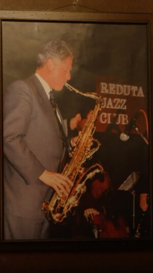 Bill Clinton Instagram - 🇨🇿 President Bill Clinton is in Prague this week to mark the anniversary of the 1999 expansion of @NATO to include the Czech Republic, Poland, and Hungary.

📍 Last night, he revisited the Reduta Jazz Club, where he joined President Václav Havel on stage in 1994.

🎷 30 years later, he returns to the stage to reflect on that moment and his memories of Prague from his first visit as a student. 

📽️: @hardpinmedia