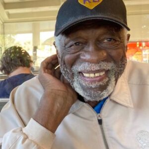 Bill Russell Instagram - I decided to auction off my KB hat tomorrow. Register @HuntAuctions 100% of proceeds will go to Mamba & Mambacita Sports Foundation. I hope to do good by my friend. #MambaForever #mambamentality 
@nba @celtics @lakers @bostonglobe @espn @bleacherreport @latimes @mambamambacitasports