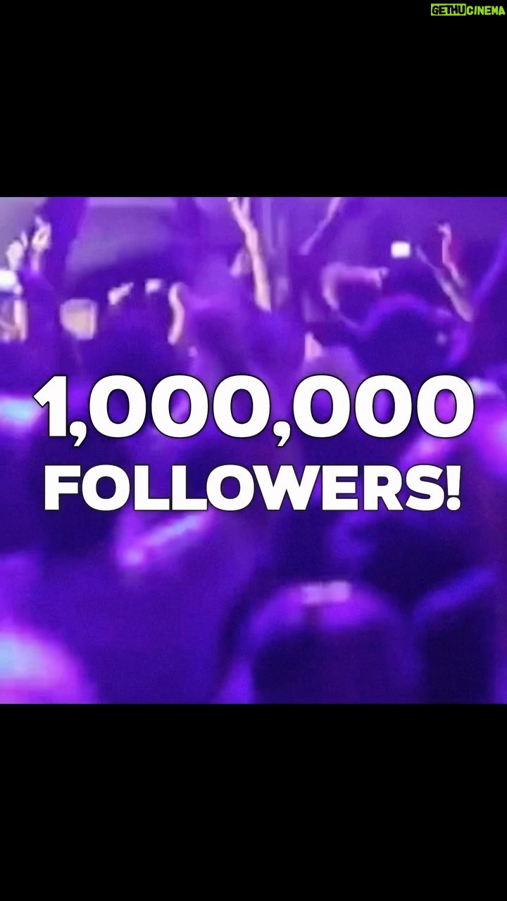 Billy Idol - 9.3K Likes - 1 million @instagram followers! Thank you! 👊🏼✊🏼