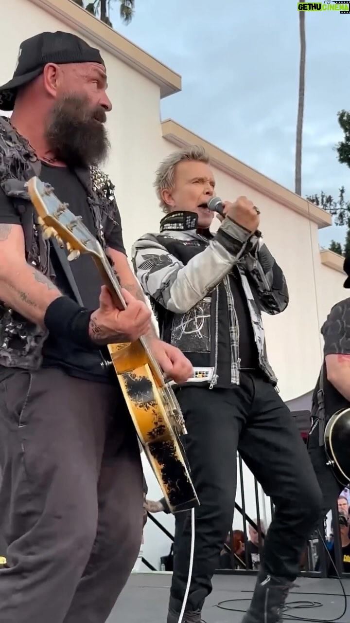 Billy Idol - 54.5K Likes - “Blitzkrieg Bop” with @timtimebomb from the @johnnyramone tribute show in LA. 🎥Video by: @losangelespunkrocker