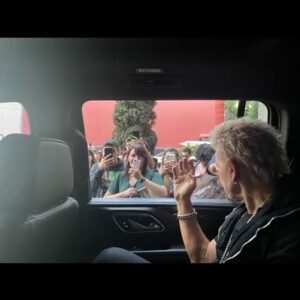 Billy Idol Instagram - Leaving for #vivelatino festival this PM! -BFI