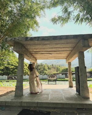 Bindu Madhavi Instagram - An appreciation post to myself for not quitting and completing the process…. And for ppl asking me about inner engineering, only the person who has attended this program knows its value….. and takeit only if u prepared to make time to do the kriyas once u back home 🙏 
@isha.foundation