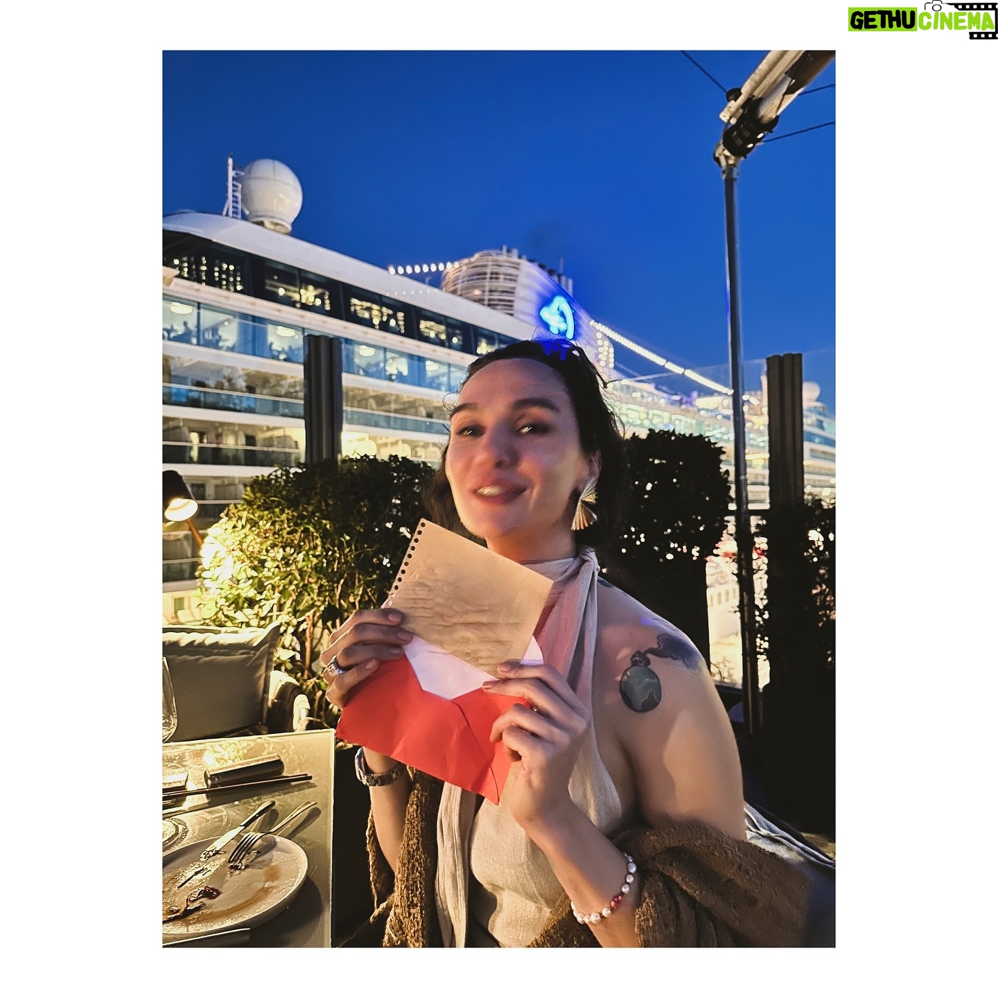 Birce Akalay - 143.1K Likes - Yes, I have now left behind exactly 40 years of my life.
I would like to thank all my friends and my dear love who blessed me with their sincere wishes, love and gifts all day long.
I think I have accumulated the most beautiful people in the world. Thanks to you, I feel very lucky and strong. I’m grateful for your existence.
I’m glad you gave birth to me, Mum.
I’m glad you protected me, Dad.
I love you so much!
🧜🏻♀️