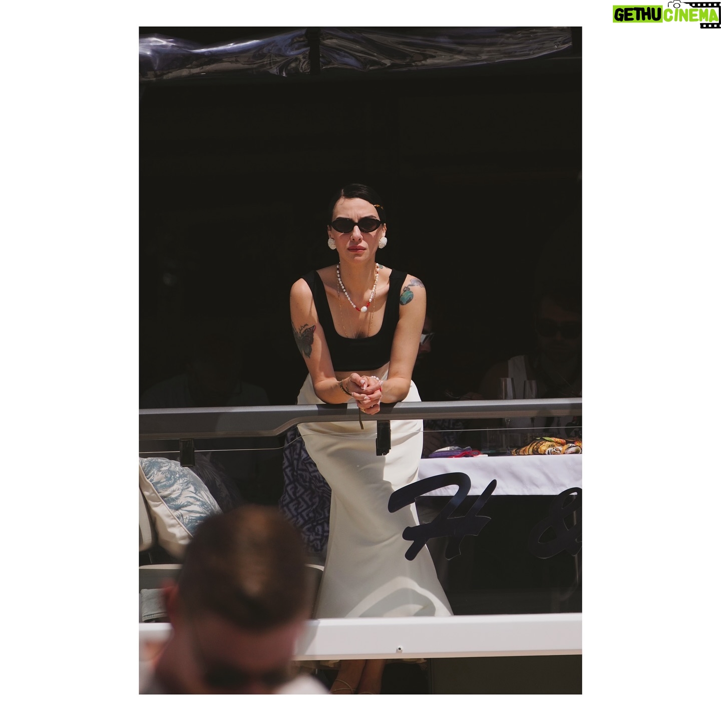 Birce Akalay - 149.2K Likes - ______We laughed a lot, had a lot of fun, saw wonderful places and met pleasant people.
Many thanks to @jackliveshere_tr for these 3 days Monaco Grand Prix 2024 experience.
🌬️💋🥃🏁🏎️🐦🔥🕶️
#ŞimdiDeğilseNeZaman
#işbirliği