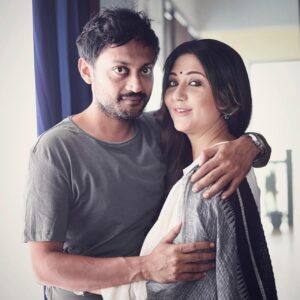 Birsa Dasgupta Instagram - ইয়ারি 😍

Pic 1: in our 20s | Pic 2: in our 40s

Swipe left to see how to age gracefully! 

#friends #childhoodfriends #evergreen