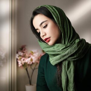 Bita Beigi Instagram - یگانه فردی که *سرنوشت* از شما خواهد ساخت همانی است که خودتان *تصمیم* می‌گیرید باشید، مسولیت زندگیتان را به عهده بگیرید و این را بدانید،فقط شما هستید که میتوانید خودتان را به جایی که میخواهید برسانید، نه هیچکس  ديگرى،اگه میتوانيد تصورش کنید،حتما مى توانيد انجامش بدهيد، پس *انتخابش* كنيد! *نترسيد*!کسی که از شکست می ترسد، حتما شکست خواهد خورد

پ.ن: به خاطر داشته باشيد كه انتخاب شما ميشه رفتار شما و رفتار شما ميشه عادت شما و عادت شما ميشه منش شما و منش شما ميشه*سرنوشت*شما 
هر لحظه از*زندگى*در حال انتخاب هستيم ! همين جايى كه الان هستيم انتخاب ماست.حواسمان به انتخاب و فرصت هامون باشه!
#هر_چيز_كه_در_جستن_آنى_آنى 
#انرژی_مثبت #انتخاب #موفقیت #❤️
#بيتا_بيگي #bita_beigi