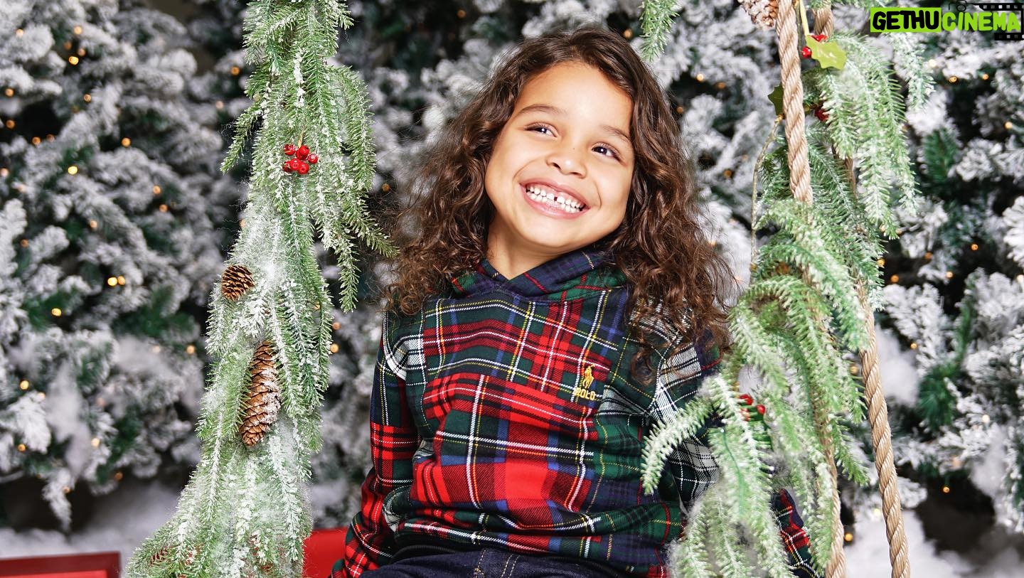 Bizzy Bone - 5K Likes - Merry Christmas from the McCane Family to yours!
Happy Holidays!