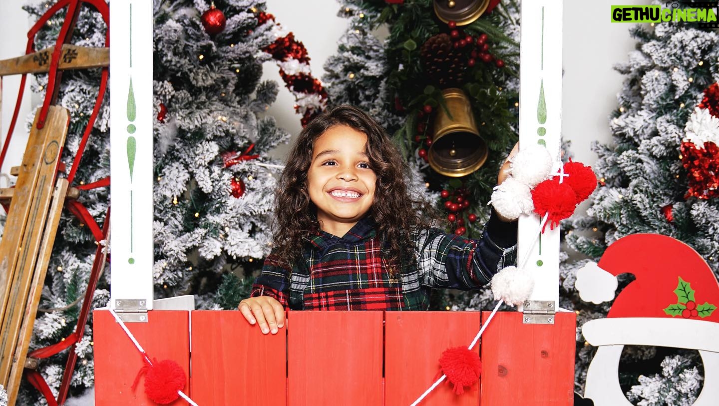 Bizzy Bone - 5K Likes - Merry Christmas from the McCane Family to yours!
Happy Holidays!