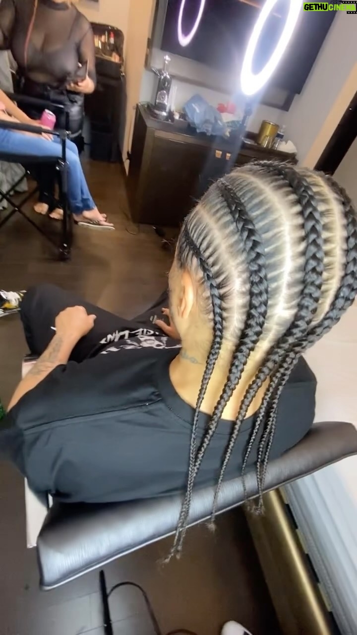 Bizzy Bone - 4.8K Likes - 4/20 weekend hair vibes.
@meceestyledme